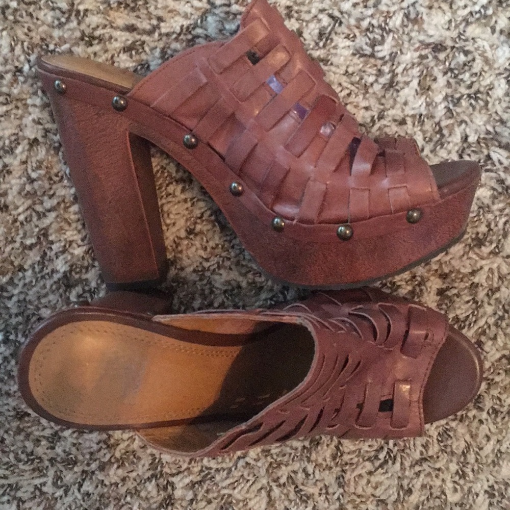 Gianni Bini block heel platform peep toe
